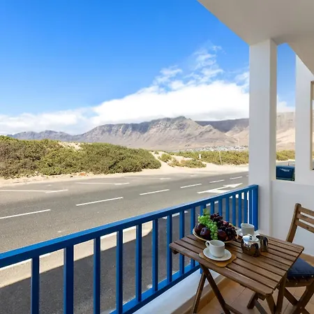 Views Iii Pb By Escapehome Famara